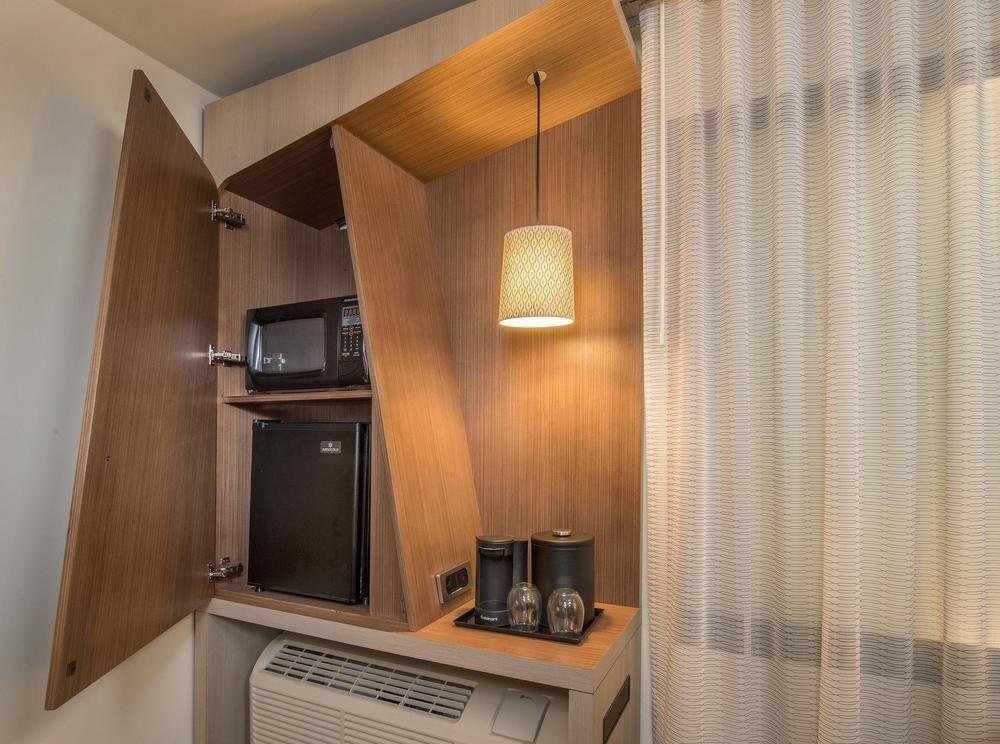Courtyard By Marriott Winnipeg Airport Экстерьер фото