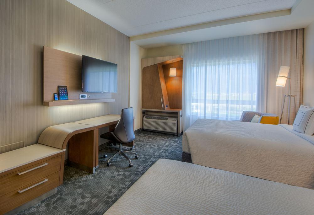 Courtyard By Marriott Winnipeg Airport Экстерьер фото