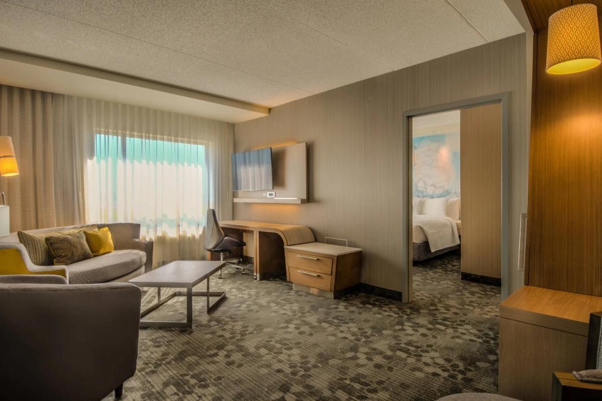 Courtyard By Marriott Winnipeg Airport Экстерьер фото