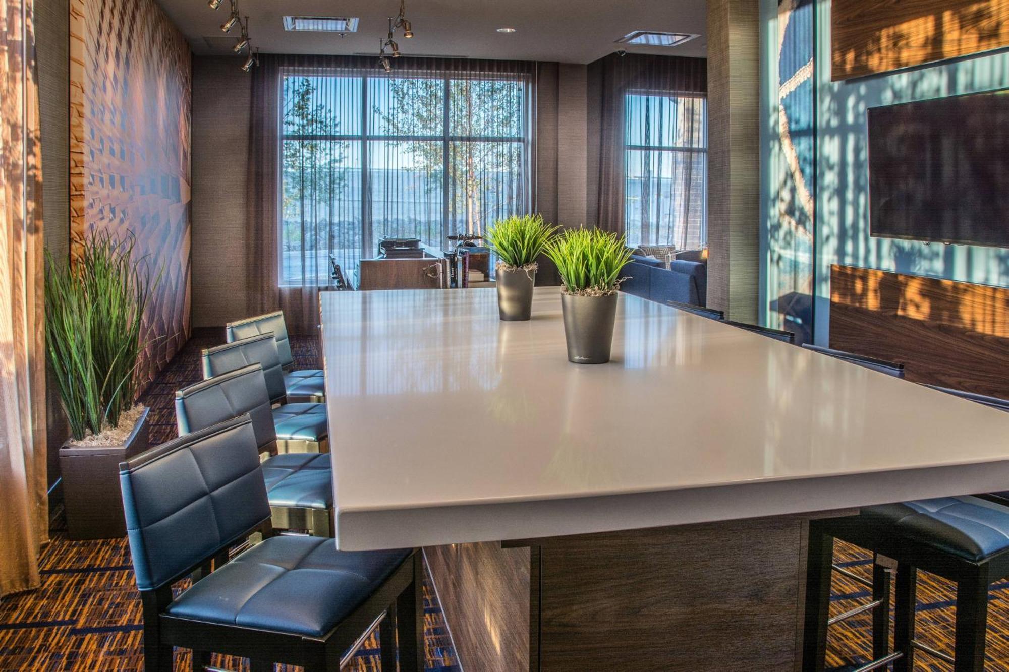 Courtyard By Marriott Winnipeg Airport Экстерьер фото