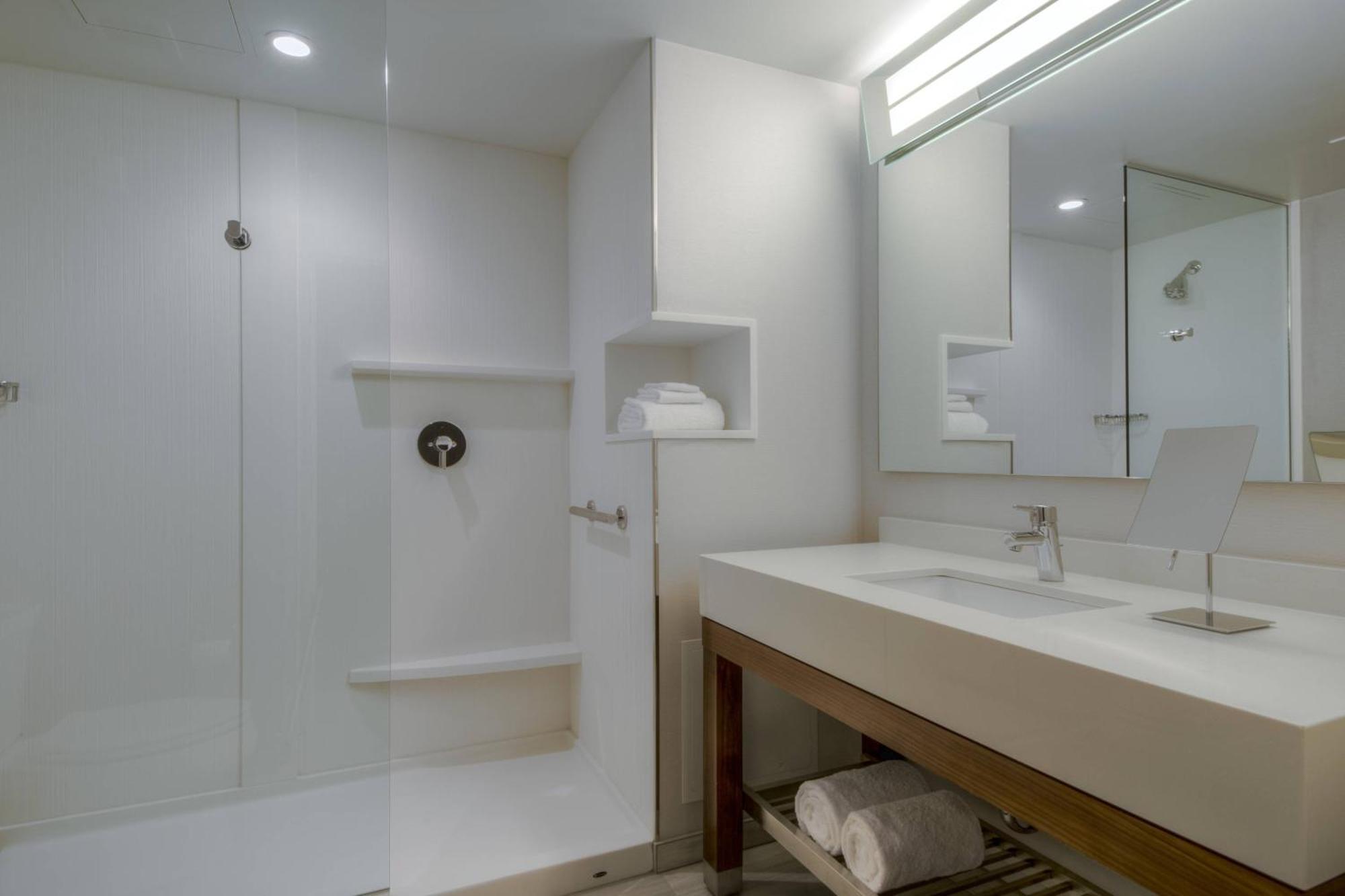 Courtyard By Marriott Winnipeg Airport Экстерьер фото