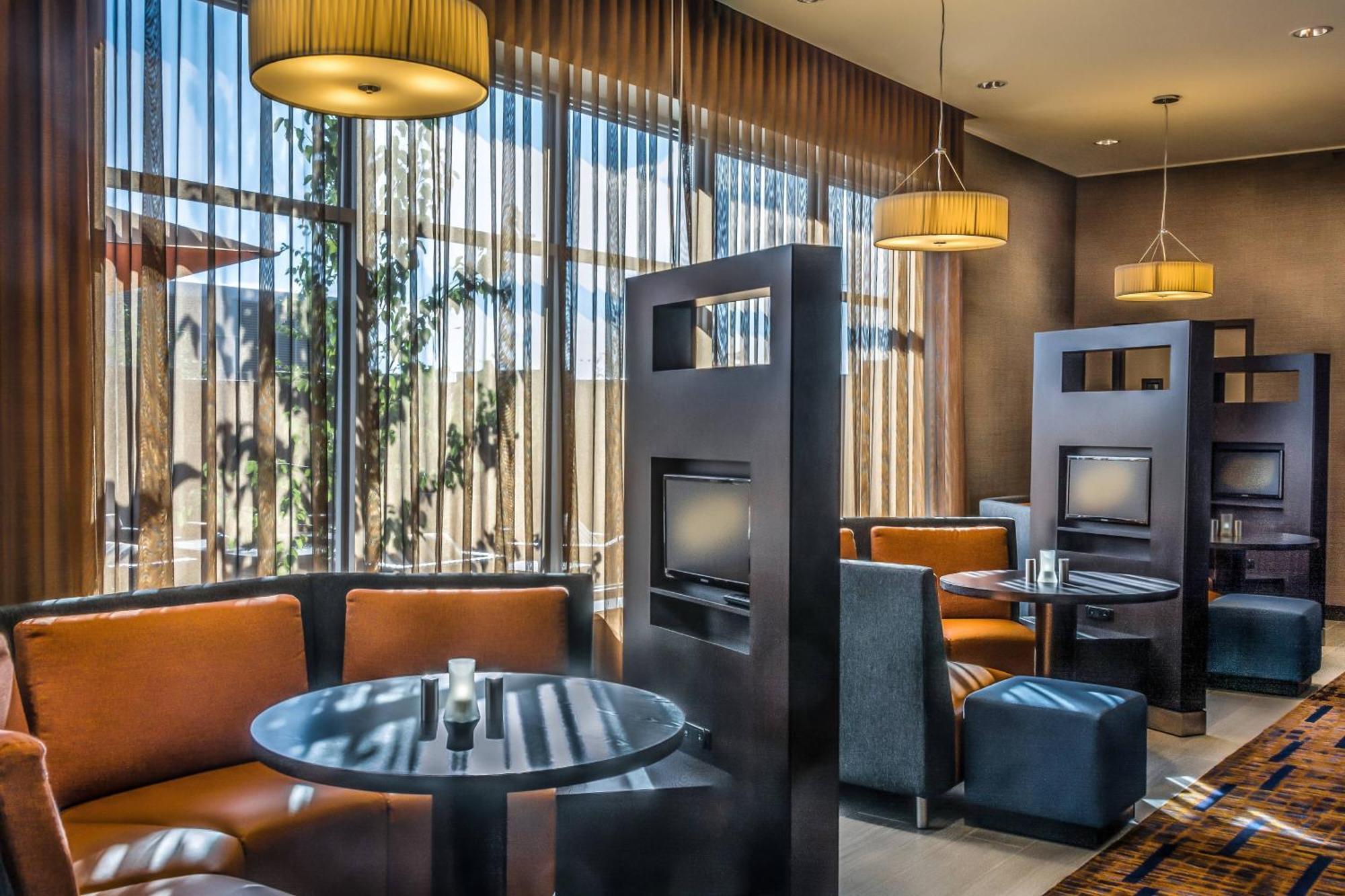 Courtyard By Marriott Winnipeg Airport Экстерьер фото