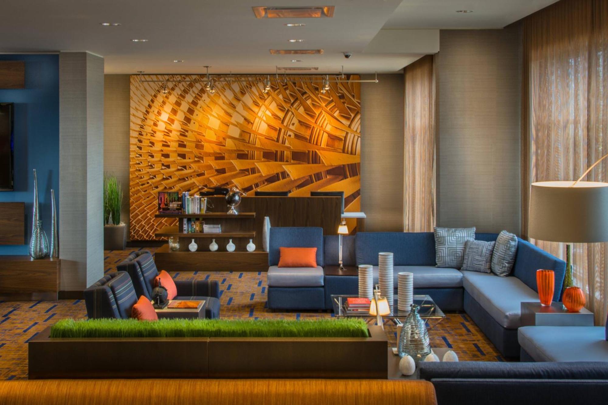 Courtyard By Marriott Winnipeg Airport Экстерьер фото