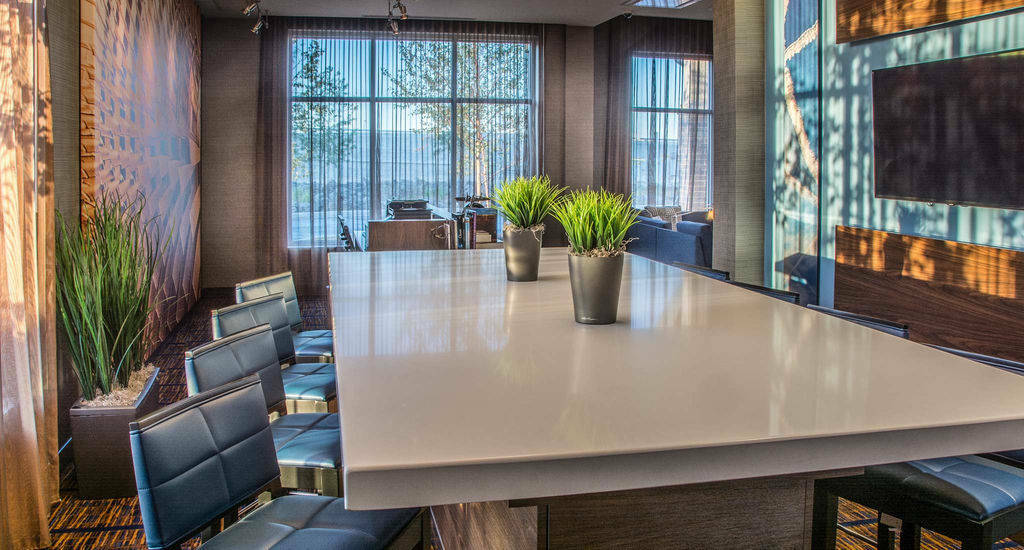 Courtyard By Marriott Winnipeg Airport Экстерьер фото